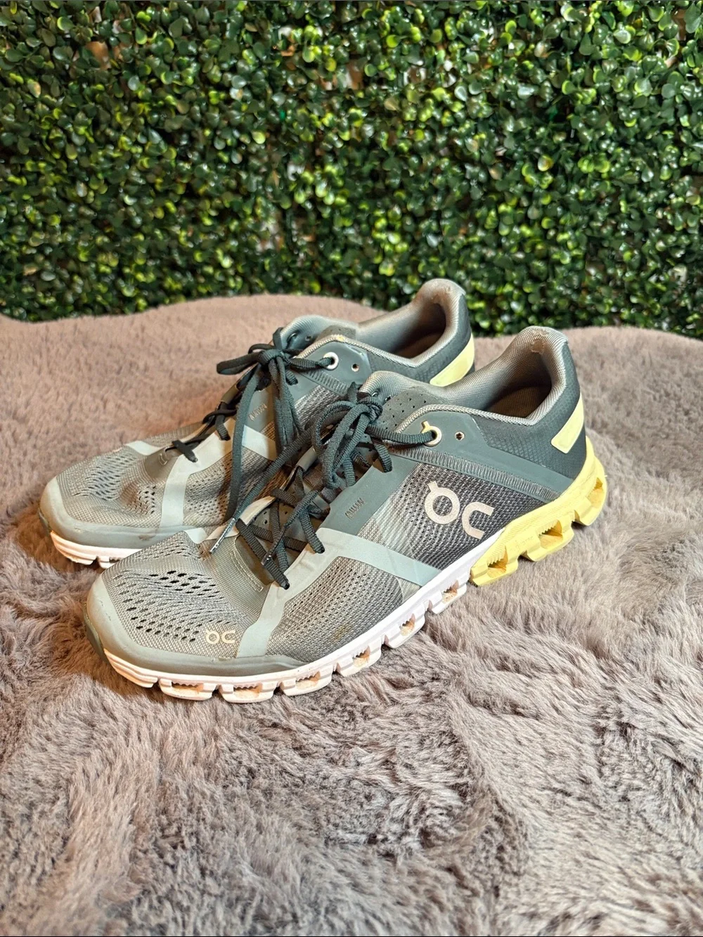 ON Cloudflow Women’s Athletic Shoes Size 8.5